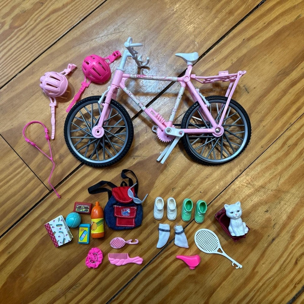 1996 Barbie‎ Bike Country Ride, With Accessories Book Sneakers Backpack Glasses